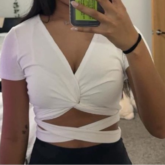 White Hollister top - Picture 1 of 2